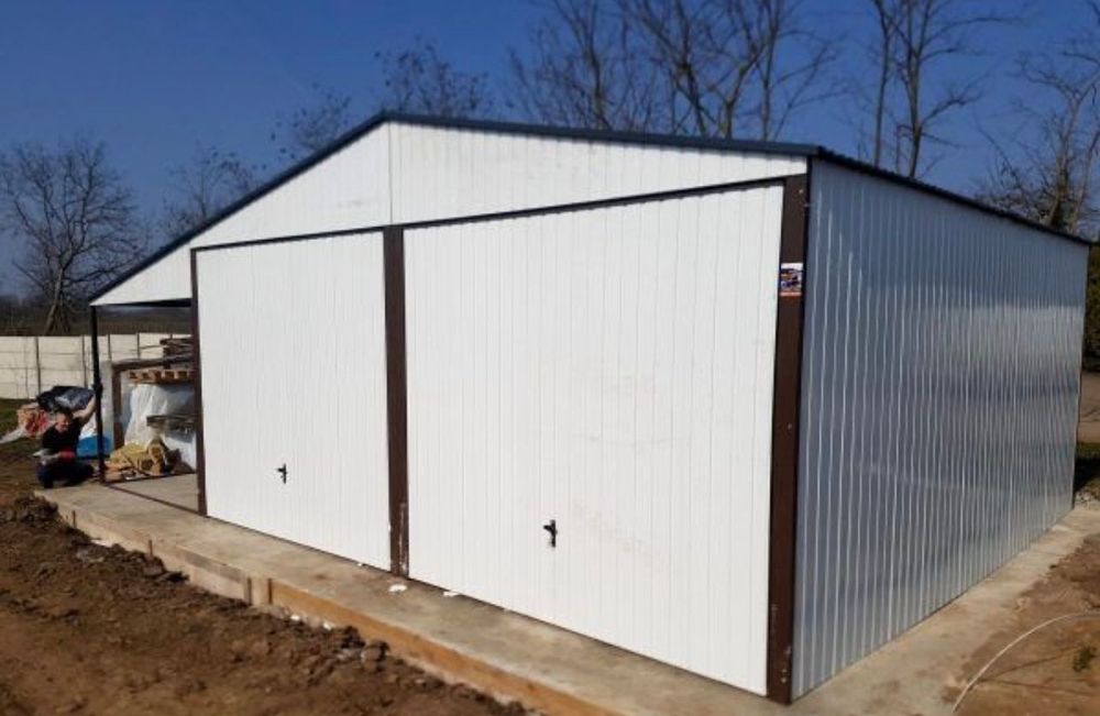 Vând garaje auto din panouri sandwich