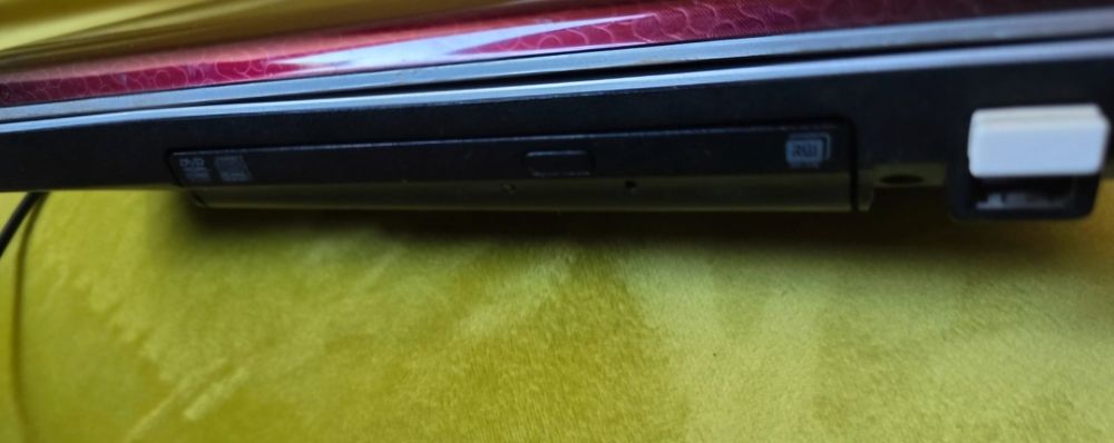 Laptop Samsung R730  diagonala mare 17 inch (44 cm)