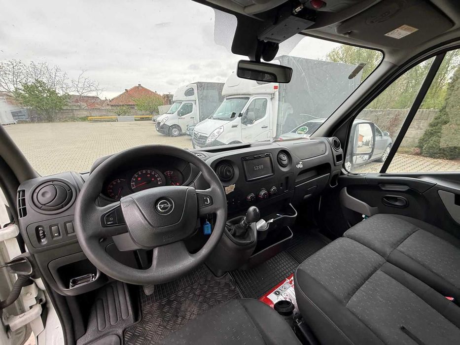 Autoutilitara Opel Movano