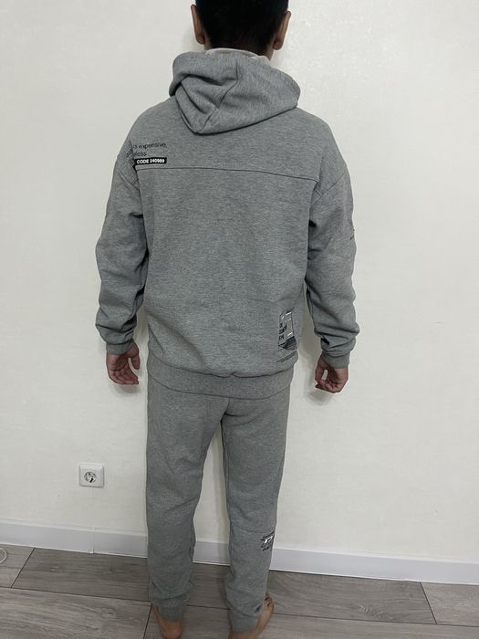 Продам спорт костюм