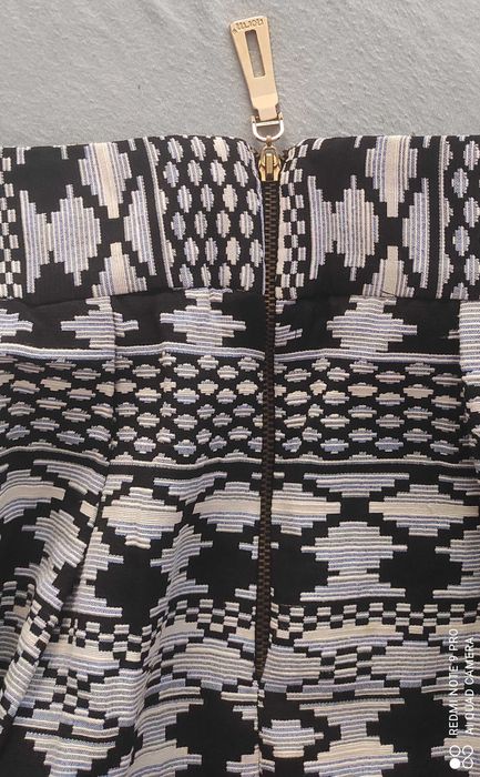 Дамска пола с висока талия