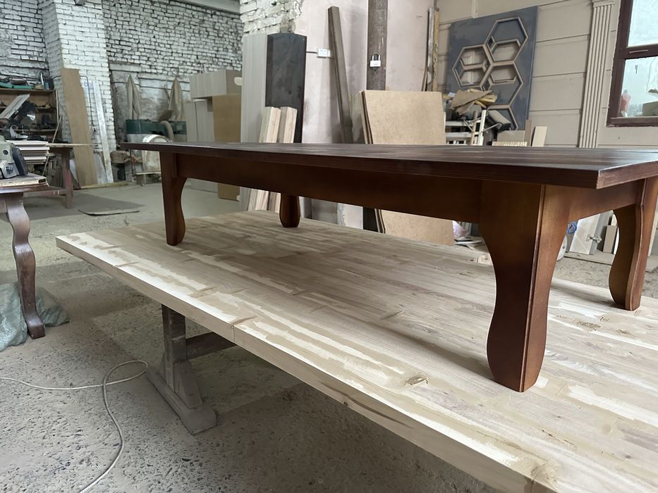 Стол низкий