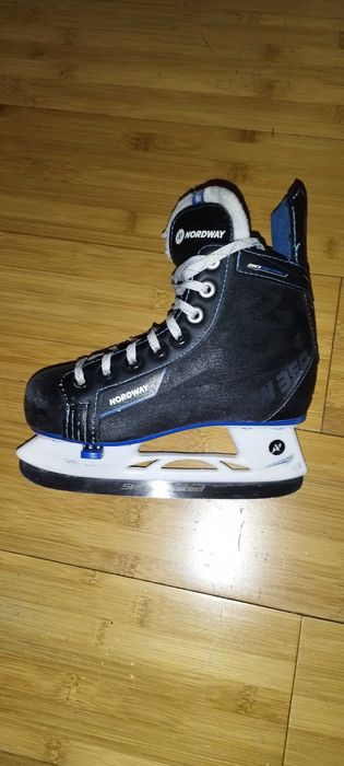 Коньки хоккейные