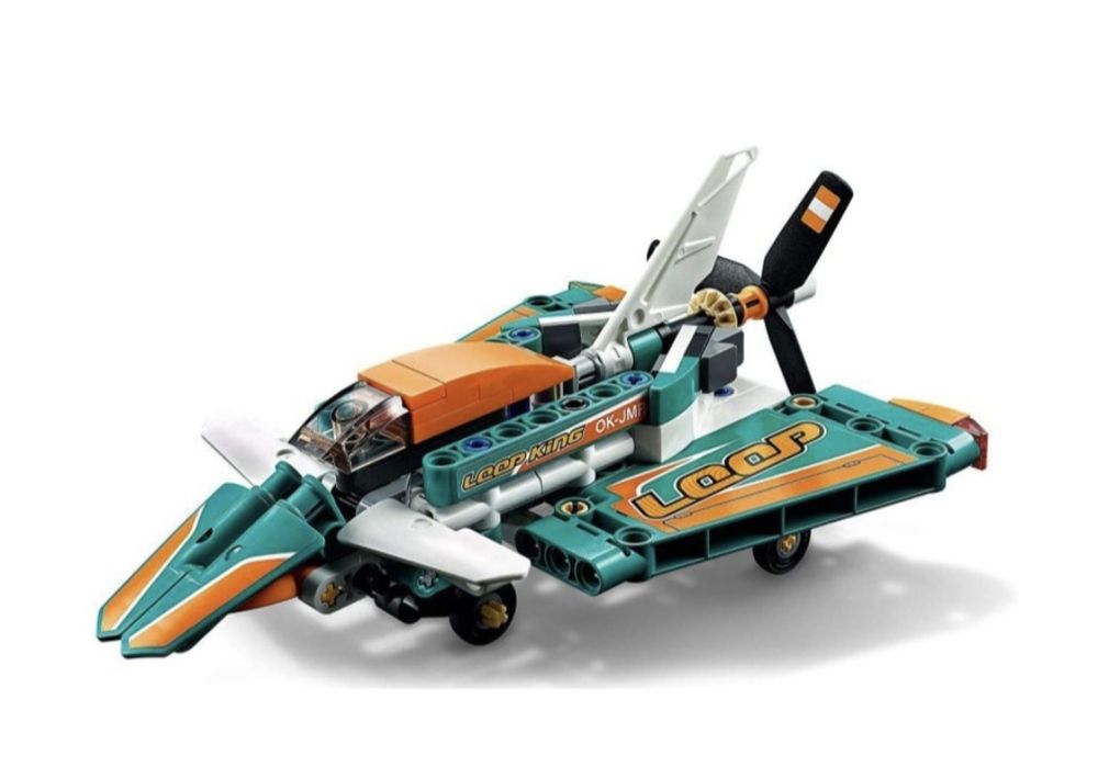 LEGO Technic - Състезателен самолет (42117)