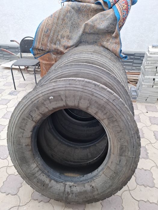 Грузовые шины срочно продам