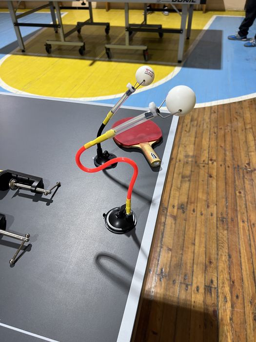 Учебный робот тренажер для настольного тенниса