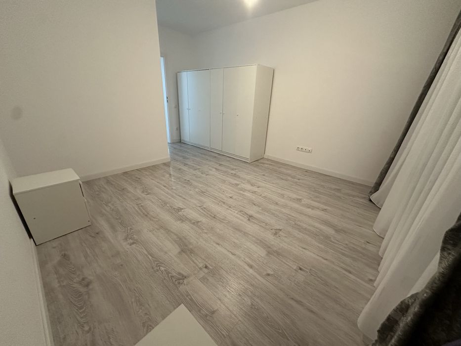 Inchiriez apartament 3 camere