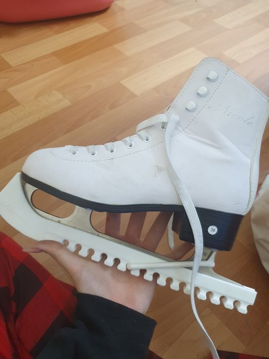 Срочно!! Отдам коньки