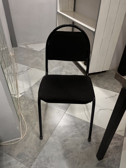 Продается стол и стулья