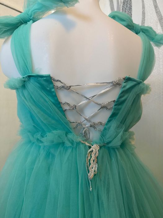 Къси бални рокли