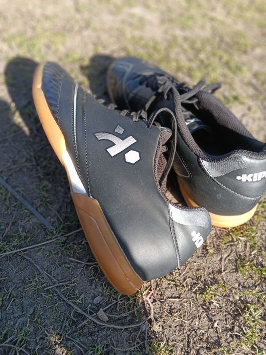 Kipsta agility 300 ghete de sală