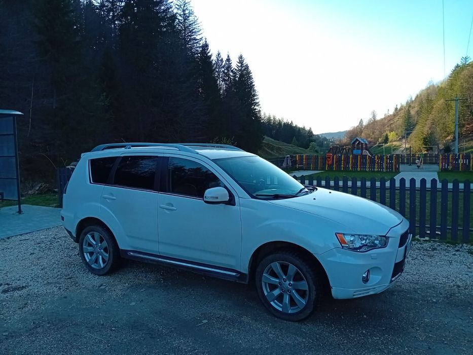 Mitsubishi out lander