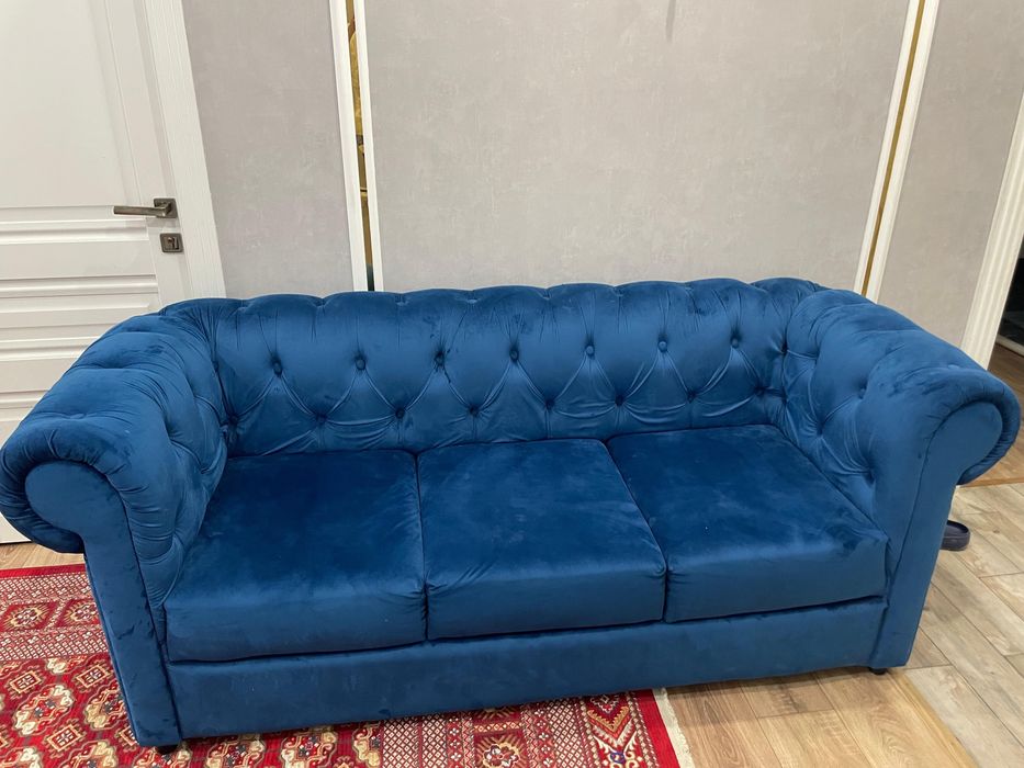 Продается диван, подходит под любой уголок в доме