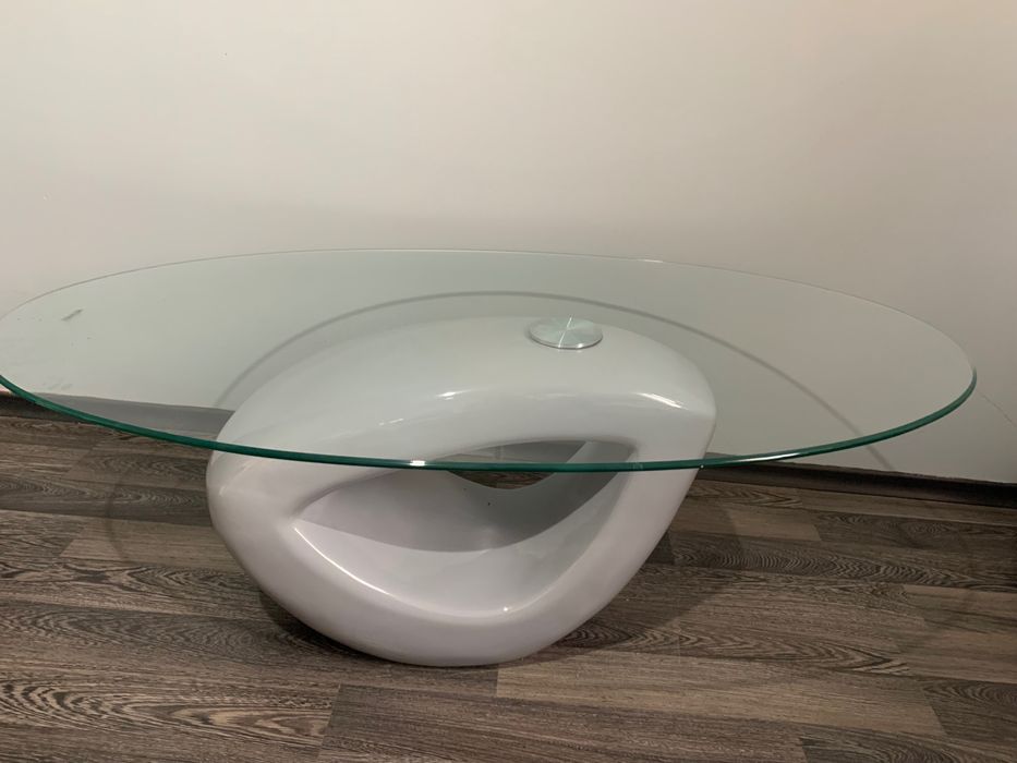 Стъклена холна маса