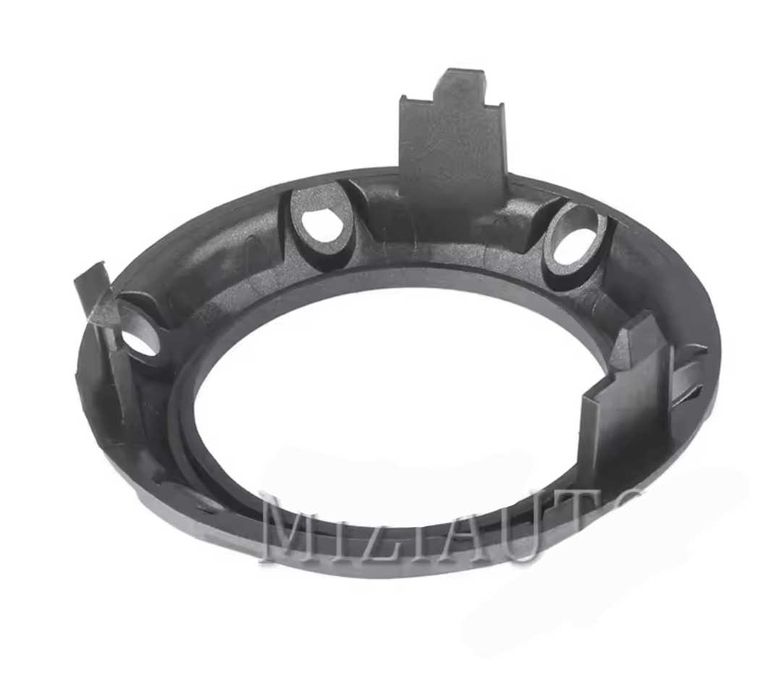 Хромирани кръгли рамки около халогените Мицубиши Mitsubishi Outlander