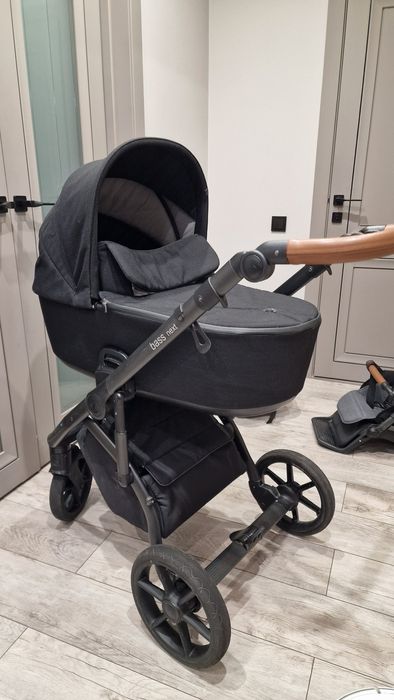 Продам детскую коляску ROAN