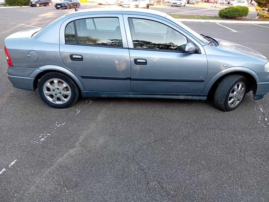 Inchirieri auto Opel Astra/Renault Megane  2008