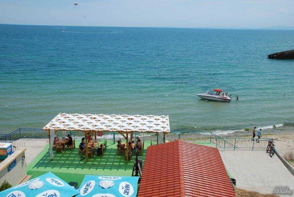 Продаваме хотел разположен на брега на морето в гр. Несебър