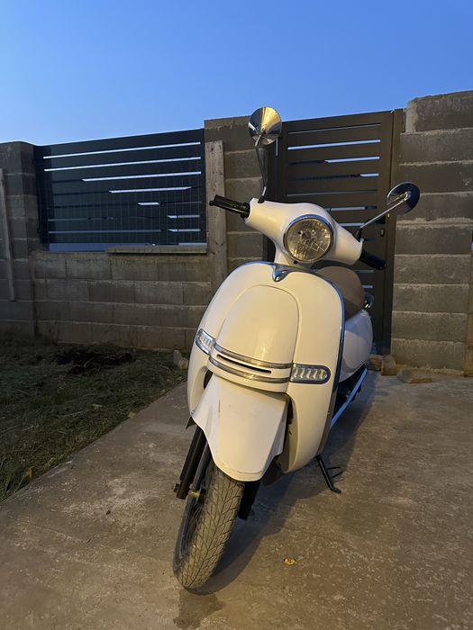 Scuter Electric E-FUN Pusa 3KW 2 baterii in stil Vespa