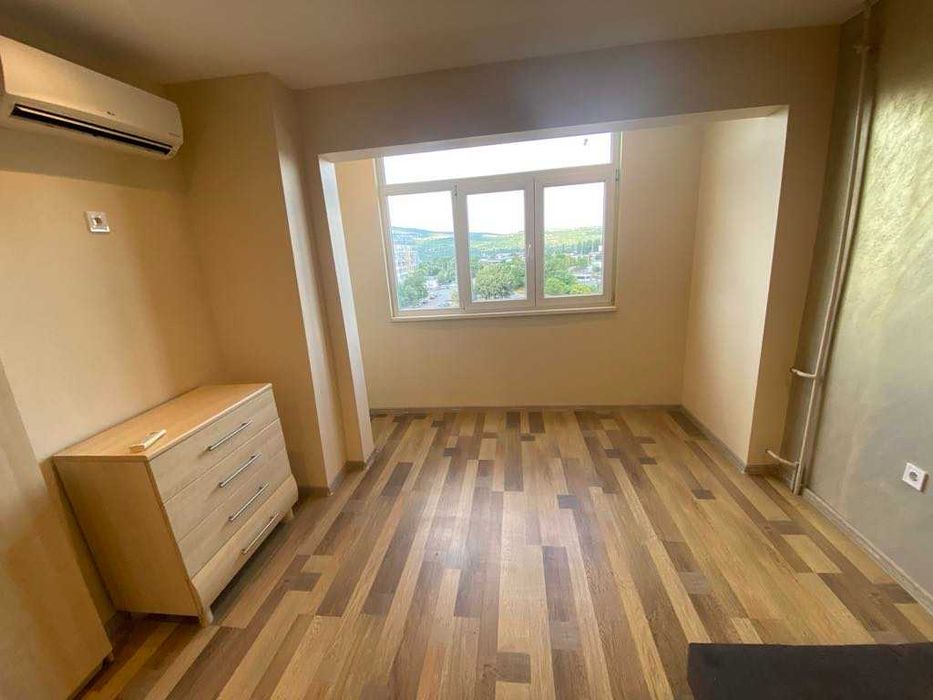 Гарсионера под наем след основен ремонт дъбника