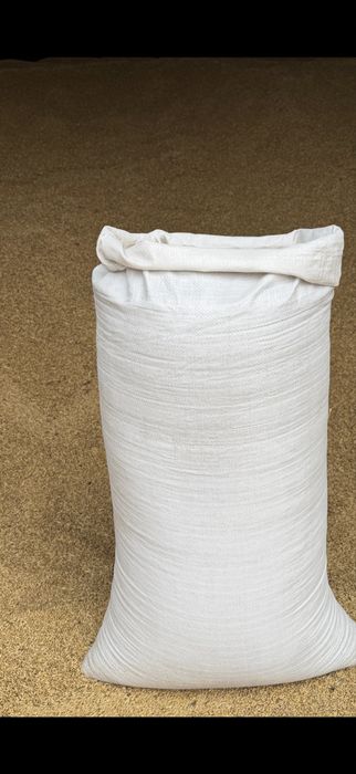 Продам ячмень в мешках