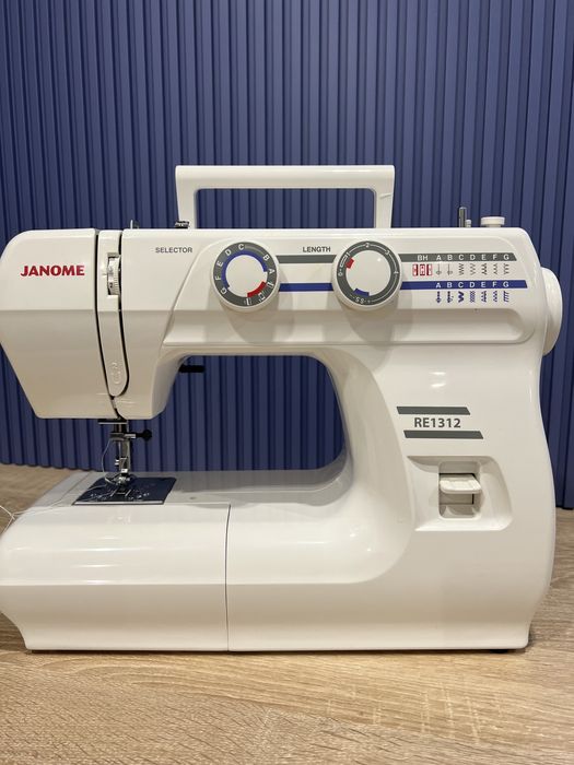 Срочно! Швейная машинка Janome