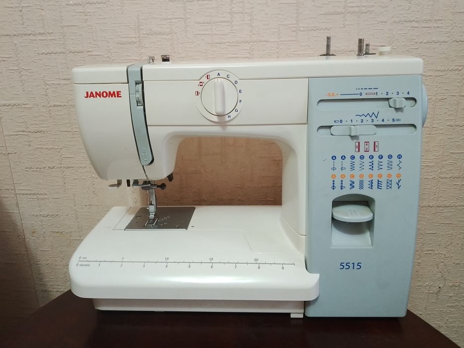Швейная машина Janome