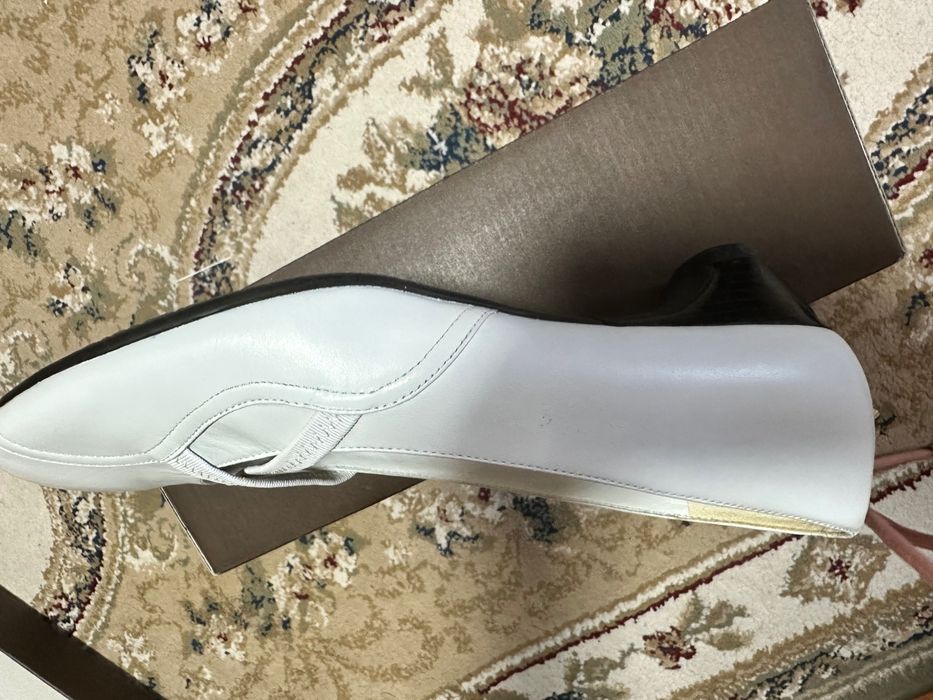 Vand pantofi de piele marca Ecco noi albi 39,5/ 40 marimea