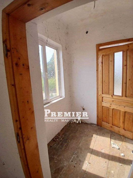 Къща с голям потенциал в село Загорци,