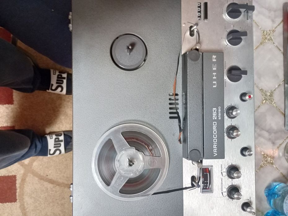 Vând un Magnetofon UHER Funcțional .Pret 500 ron.