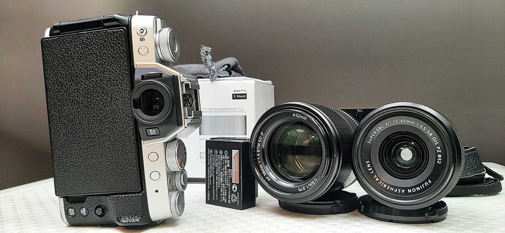 FUJIFILM X-T200 с обективи Fujifilm Fujinon XC 15-45mm f/3.5-5.6 OIS PZ,  Viltrox 56mm F/1.4 XF за Fujifilm X