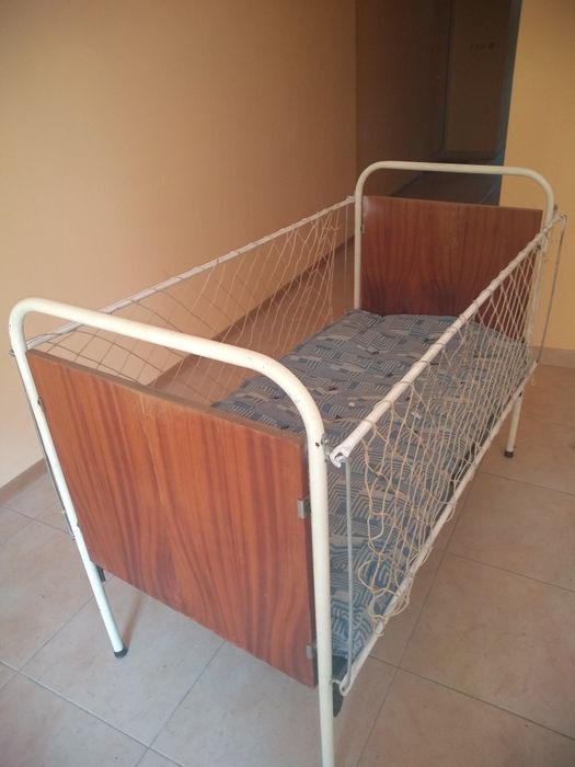 Детска кошара става и на  детско легло размерите са писани по на долу