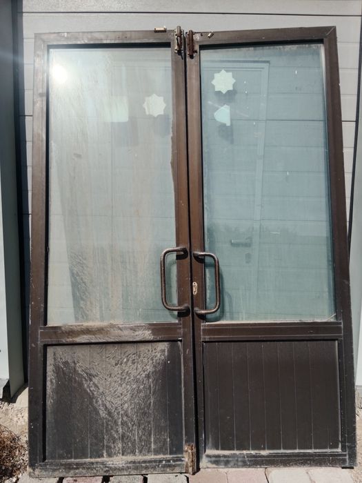 Продам алюминиевый дверь