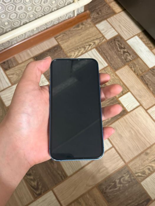 Продаю iPhone 13