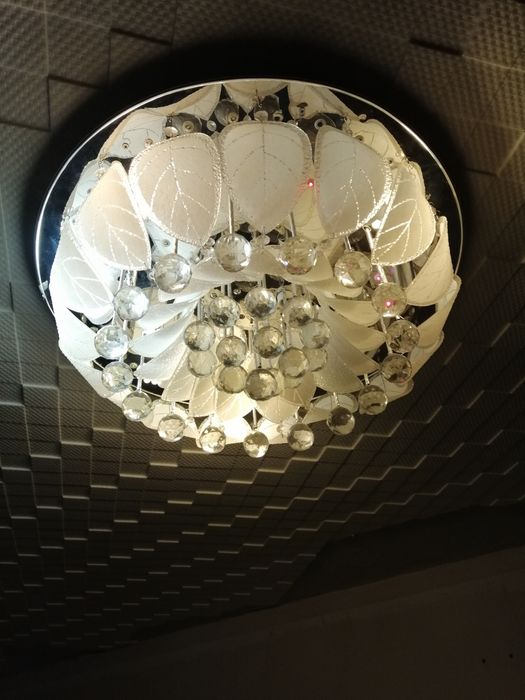 Продам люстру шикарную!