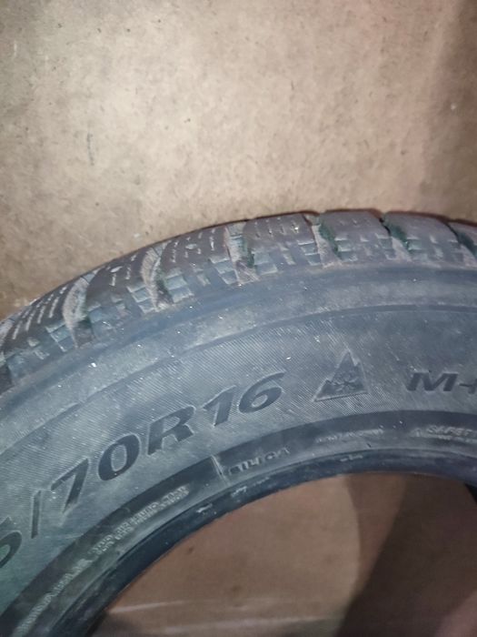 Шины зимние размер 225/70 R16. Б/у.