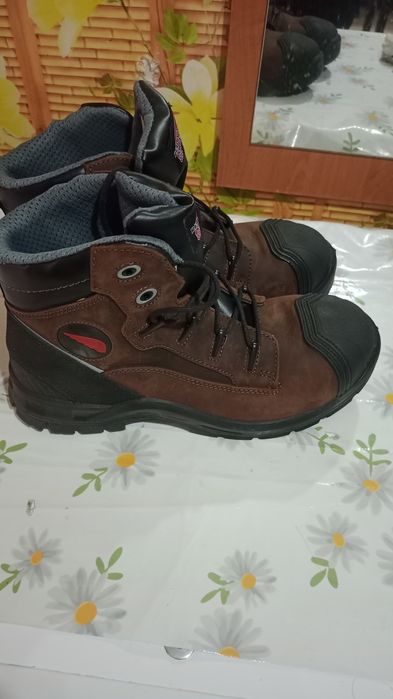 Сиз ботинки металическии