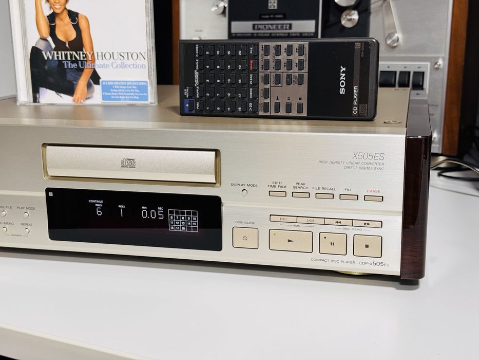 Sony CDP-X505ES – CD Player Hi-Fi ES High-End | Made in Japan | Telecomandă | Stare impecabilă,laterale LEMN,Champagne