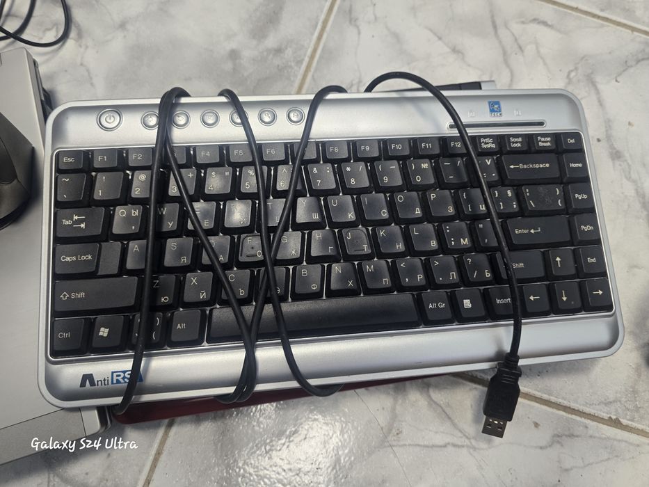 Лаптоп HP и Acer