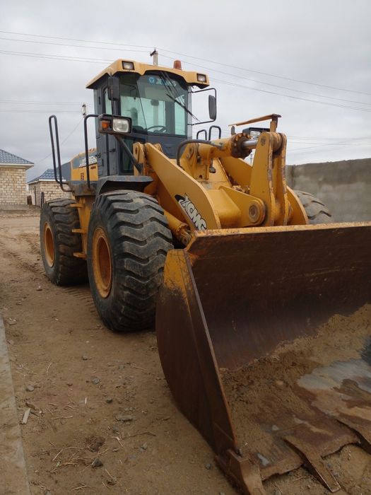 Погрузчик 3 КУБ. xcmg LW500FL.