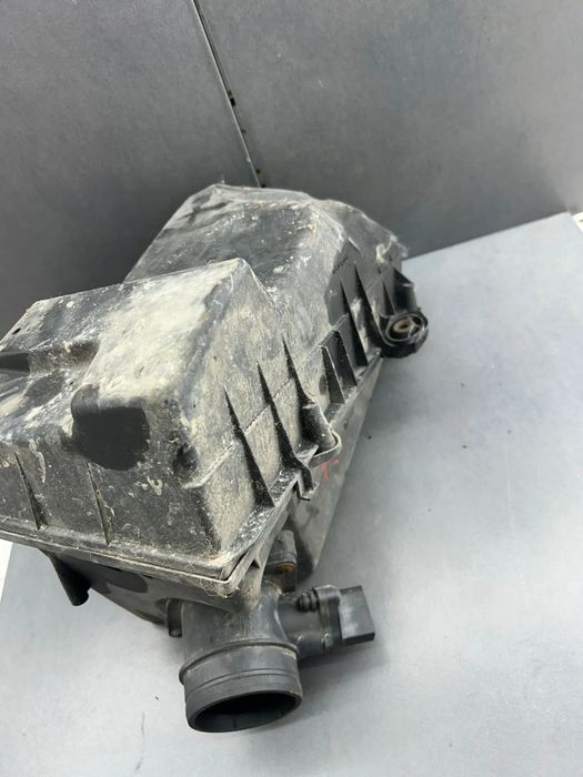 Carcasa filtru aer 1J0129607AE Volkswagen VW Golf 2002