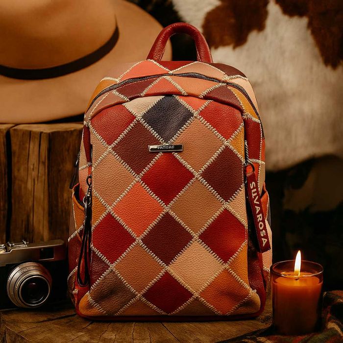 Модерна и цветна дамска раница