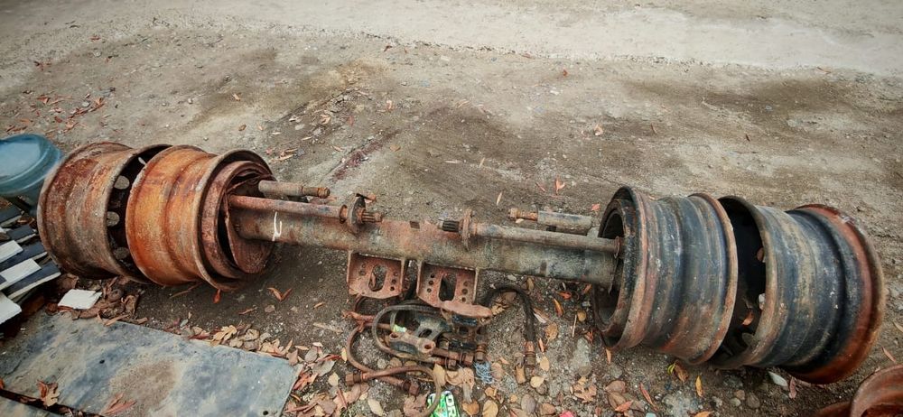 Ось на фуру в хорошем состоянии