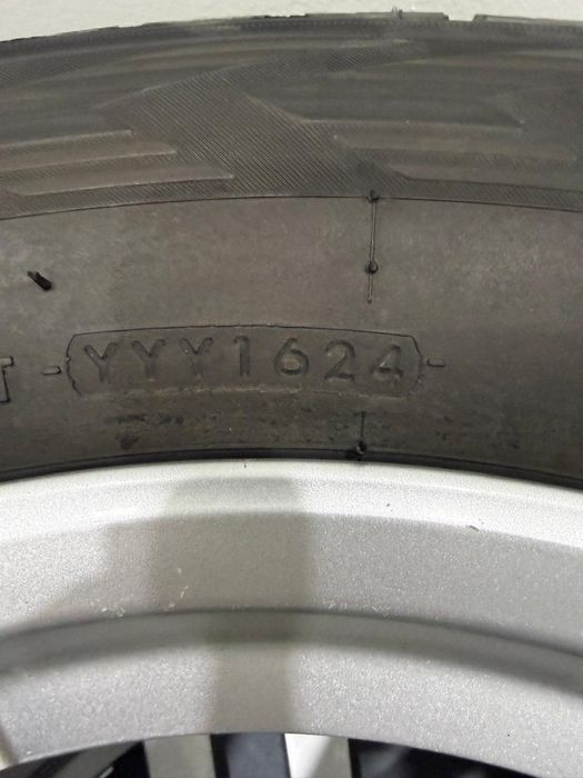 Продам диски с шинами от Toyota Prado