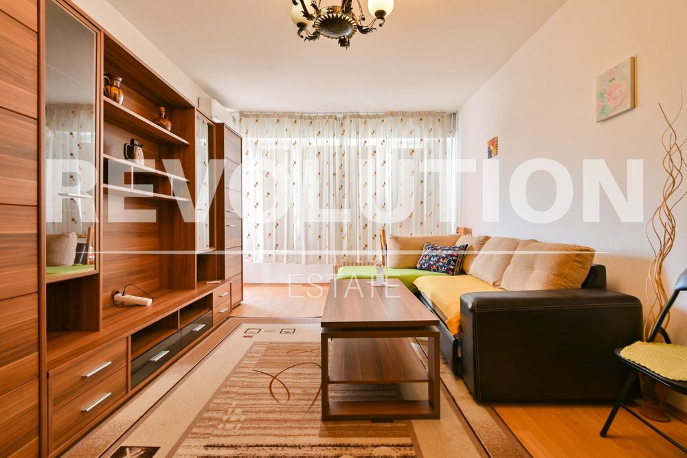 Дава се под наем Тристаен апартамент в София, Света Троица - 110 кв.м за 650 € - Снимка #1