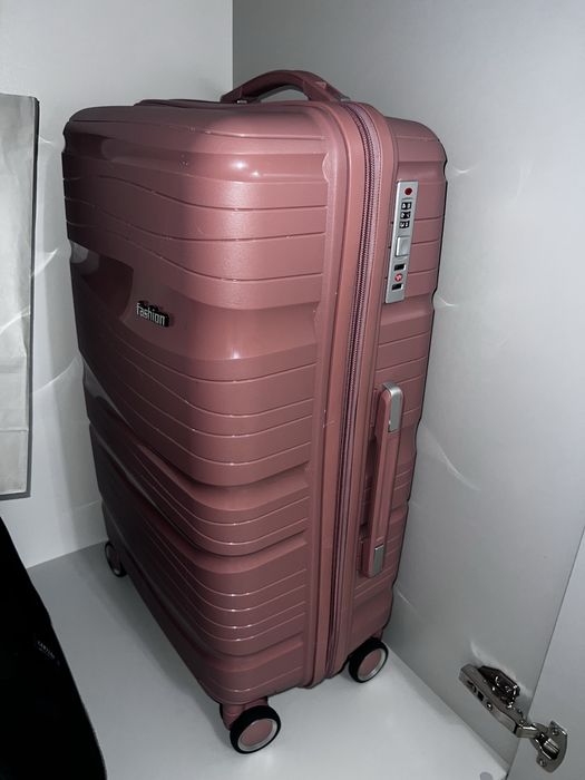 Продам срочно чемодан!