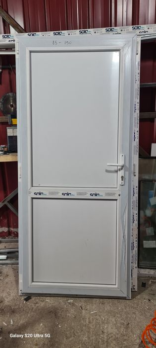 Usa de termopan ieftină.