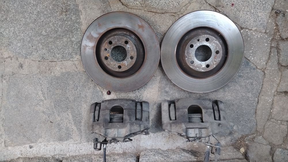 Комплект предни дискове, накладки и апарати Ауди А6 Ц6 4Ф / Audi A6 C6 4F 3.0 240кс 347мм