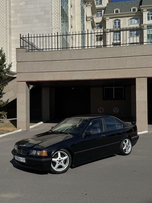 BMW E36 320I 1993 года