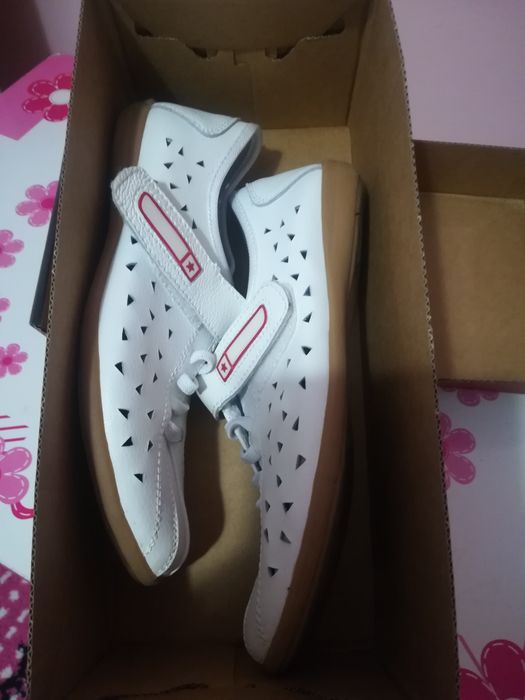 Pantofi NOI albi, piele naturala, mărimea 35